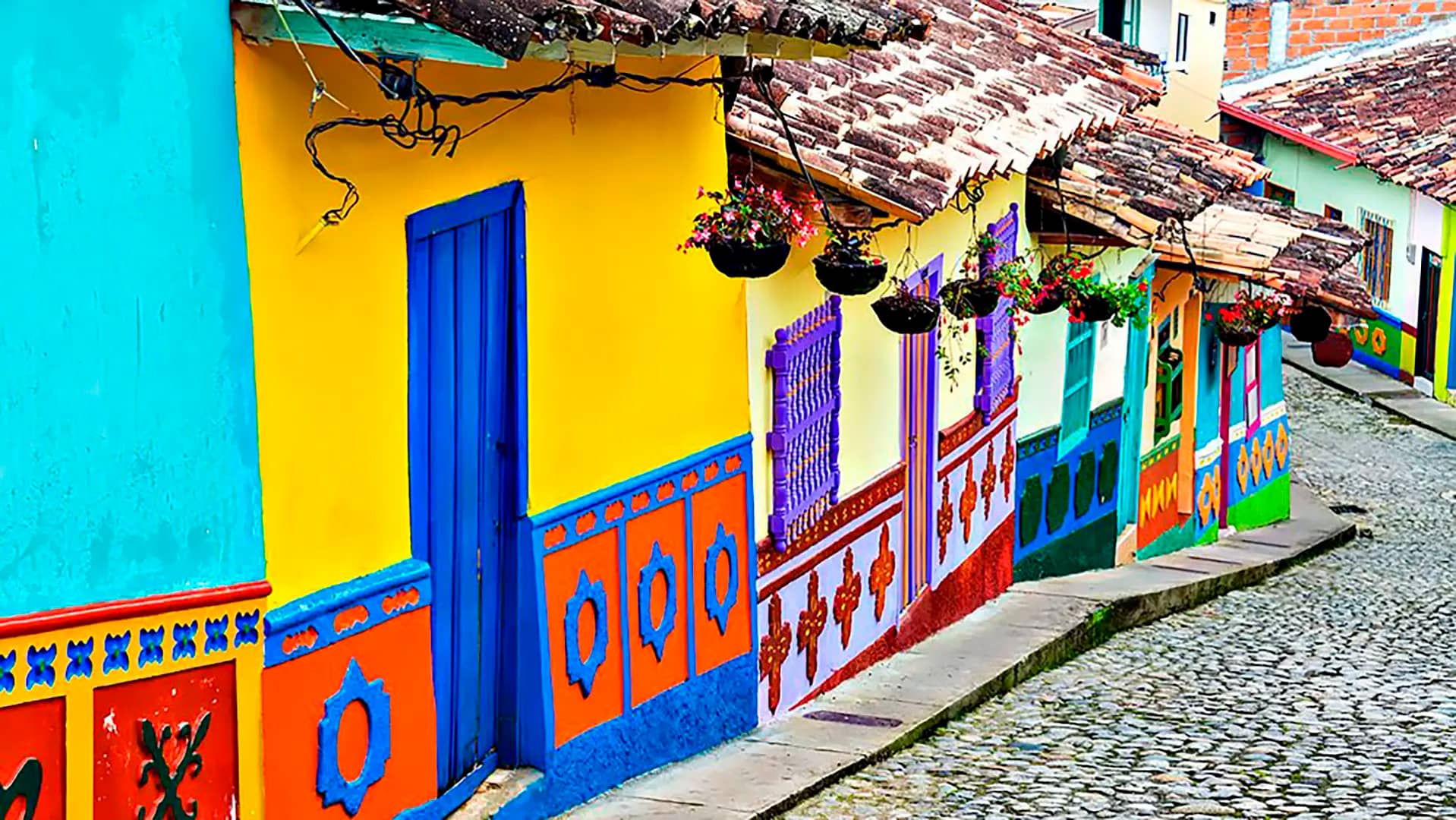 colombia-street-colors-latin-excursions